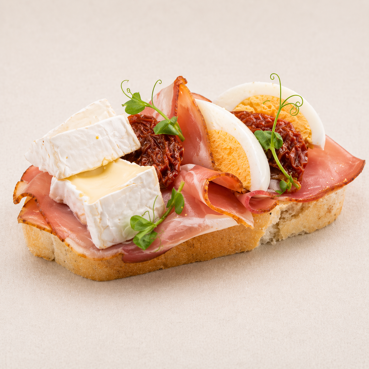 Obložený chlebík so schwarzwaldskou šunkou